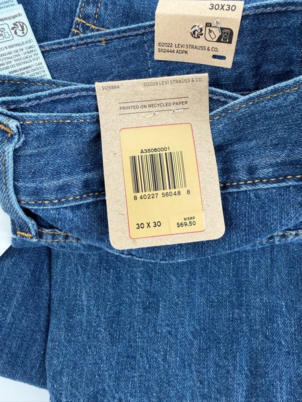 Levi's Men's Straight Jeans in Medium Blue Denim - Picture 11 of 11